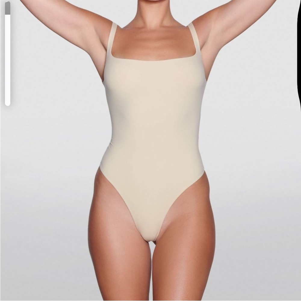 NWT Skims Fits Everybody square neck bodysuit new tank top  thong sand cream